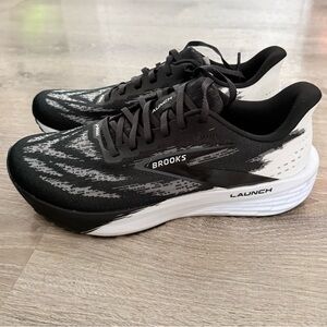 Brooks Launch 11 Black White Size 9